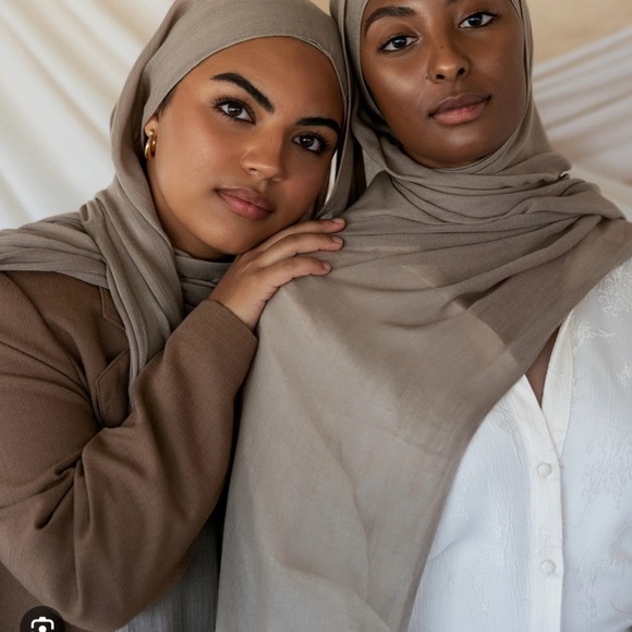 VELA TRUFFLE MUSHROOM - LIGHT HIJAB/SCARF                 Worn once no package - Picture 1 of 1